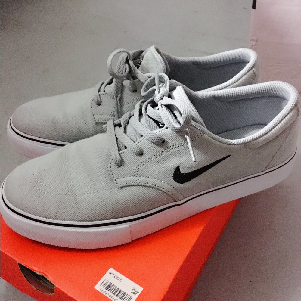 Nike women sb sneaker